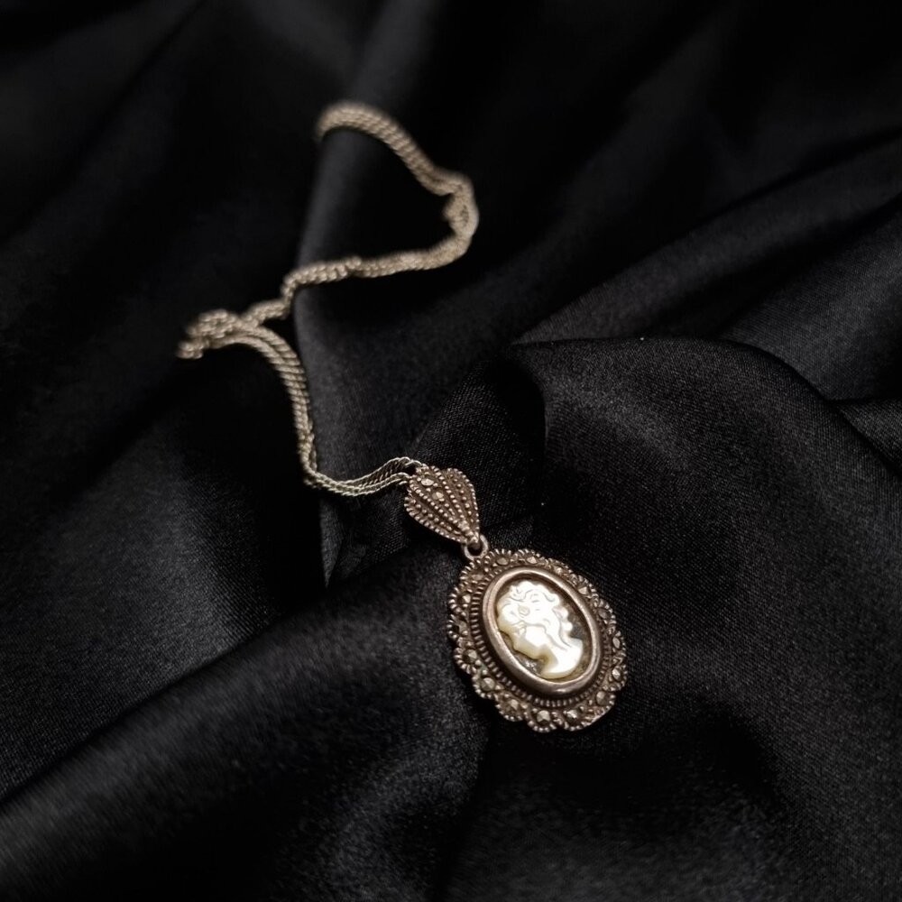 Vintage 925 Sterling Silver Cameo Necklace With Intricate Chain